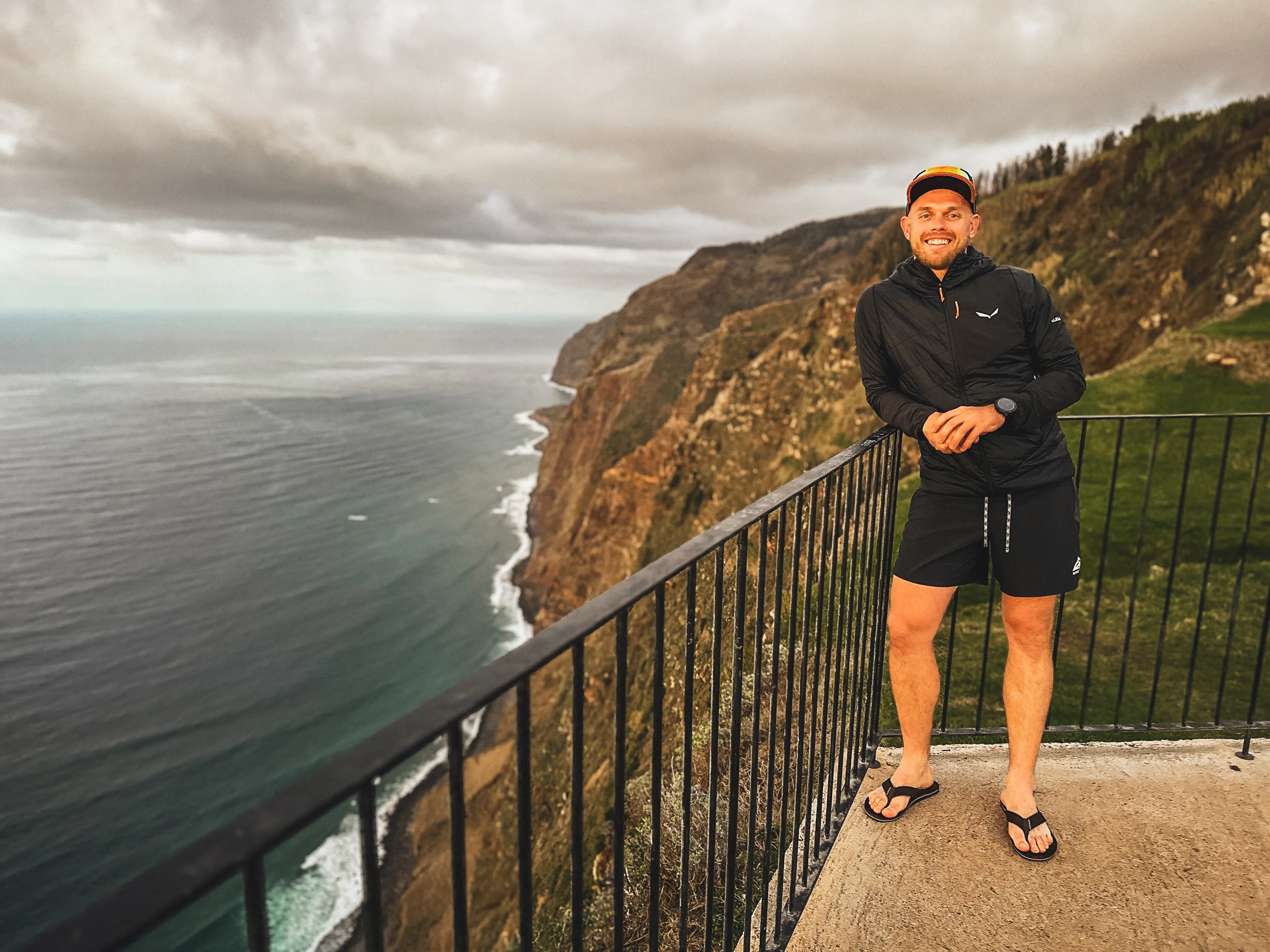 Lubomír Hulín na útesu Madeira — Olaf Adventures